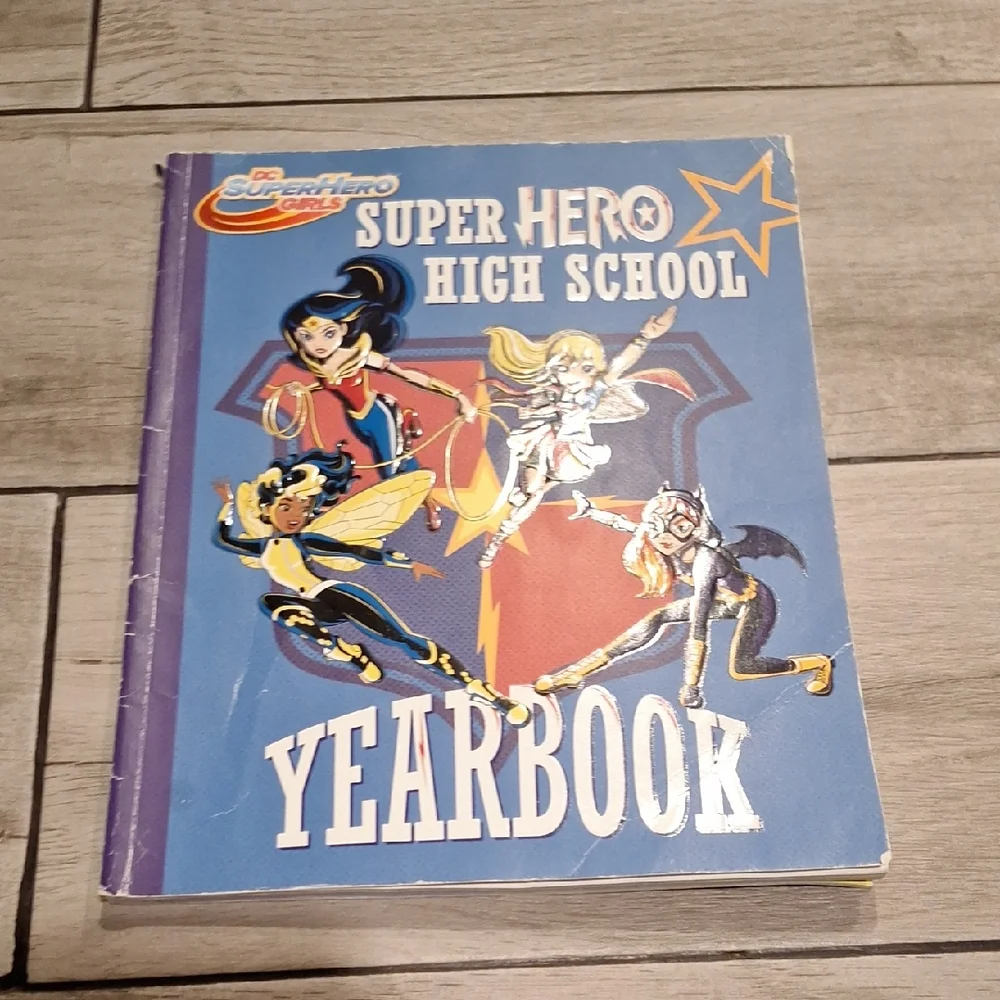 🦔super Hero High School Yearbook🍓